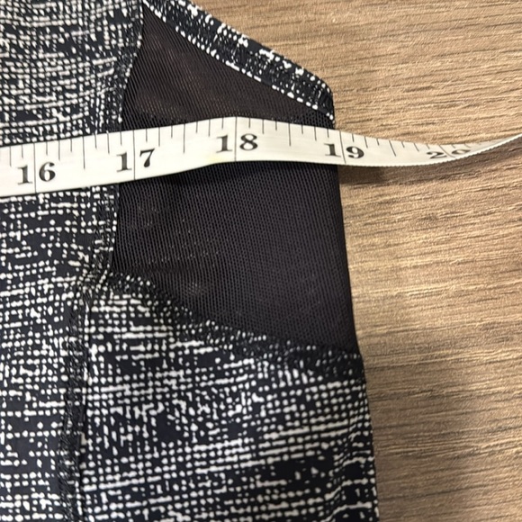 Lululemon tank top Women's L Gray Sleeveless‎ lightweight sheer accents quality - Picture 10 of 11